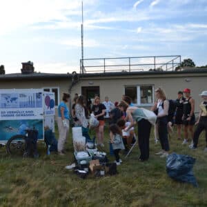 Cleanup mit Patagonia 2024 von ALLES IM FLUSS, einer Initiative von wirBERLIN auf dem Tempelhofer Feld