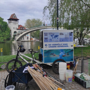 Frühlings-Cleanup 2024 von ALLES IM FLUSS, einer Initiative von wirBERLIN im Treptower Park