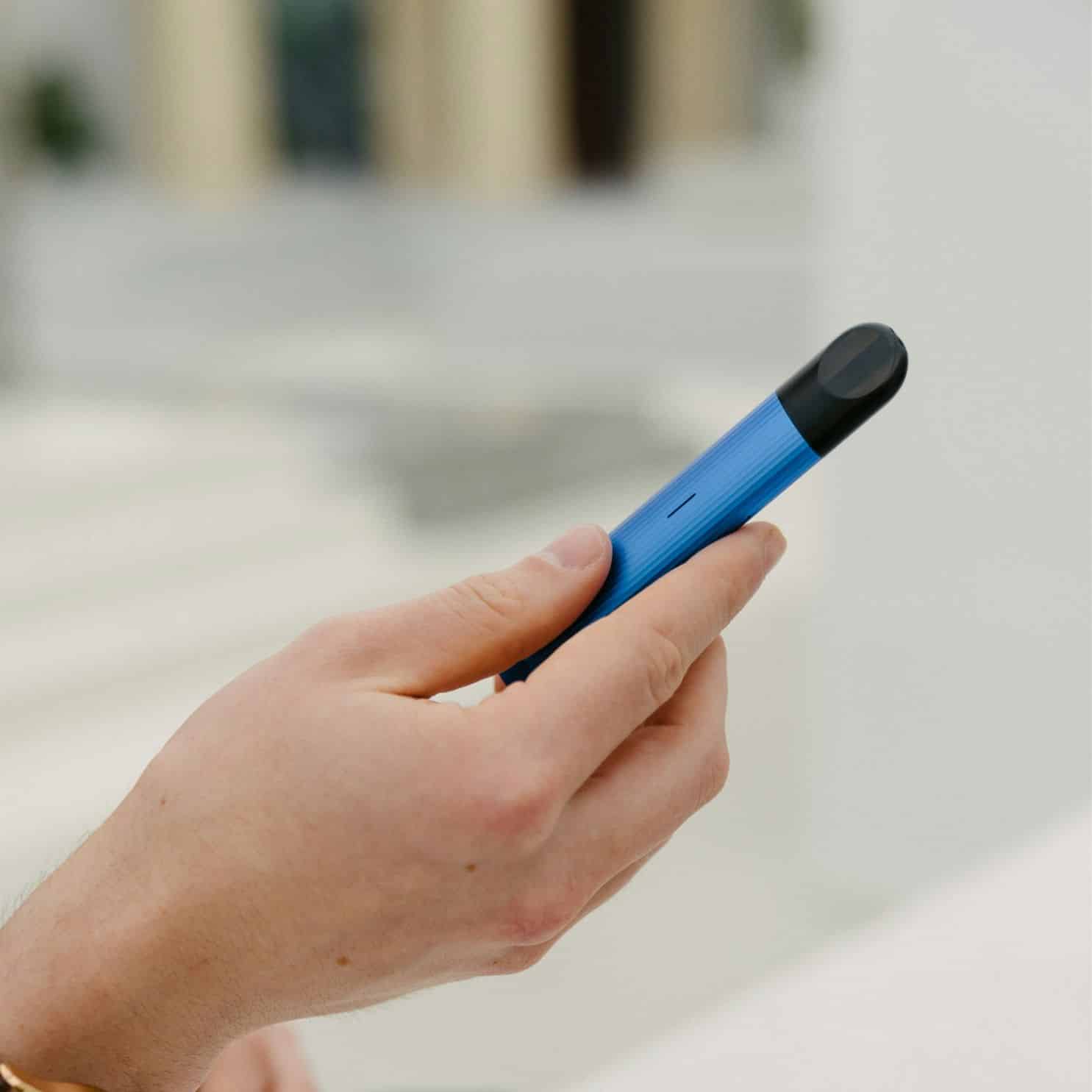 Das Foto vom Vape ist von Unsplash von RELX